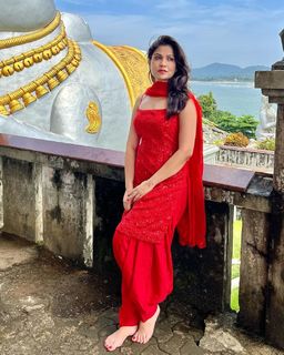 Geet Gambhir feet photo thumbnail