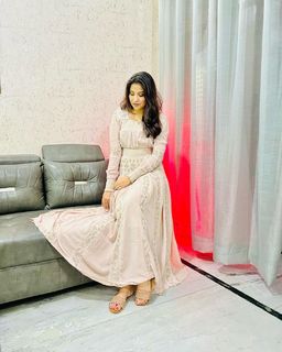 Geet Gambhir feet photo thumbnail