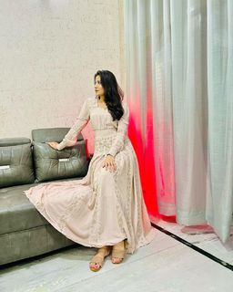 Geet Gambhir feet photo thumbnail