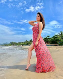 Geet Gambhir feet photo thumbnail