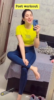 Geet Gambhir feet photo thumbnail