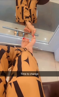 Geet Gambhir feet photo thumbnail