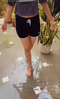 Geet Gambhir feet photo thumbnail