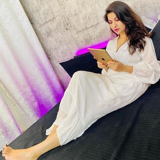 Geet Gambhir feet photo thumbnail