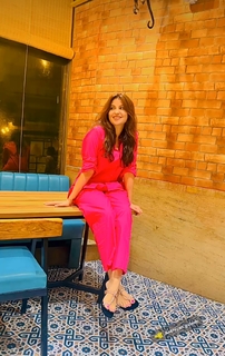 Geet Gambhir feet photo thumbnail