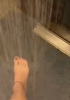 Geet Gambhir feet photo thumbnail
