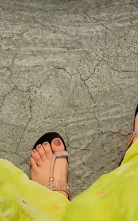 Geet Gambhir feet photo thumbnail