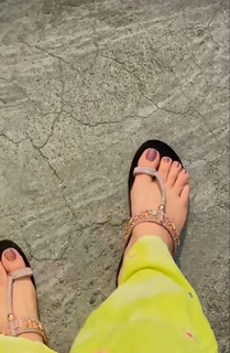 Geet Gambhir feet photo thumbnail