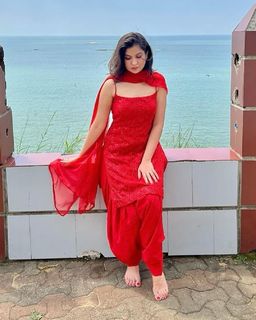 Geet Gambhir feet photo thumbnail