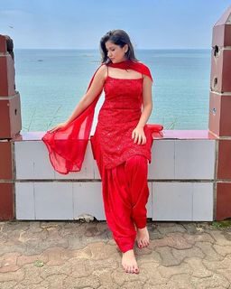 Geet Gambhir feet photo thumbnail