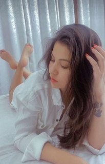 Geet Gambhir feet photo thumbnail