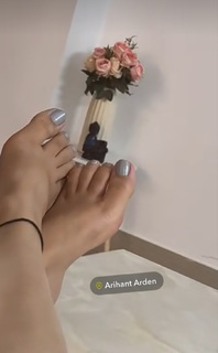 Geet Gambhir feet photo thumbnail