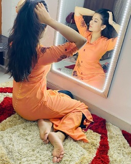 Geet Gambhir feet photo thumbnail