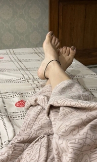 Geet Gambhir feet photo thumbnail