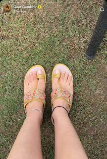 Geet Gambhir feet photo thumbnail