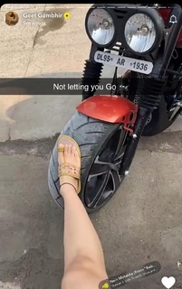 Geet Gambhir feet photo thumbnail