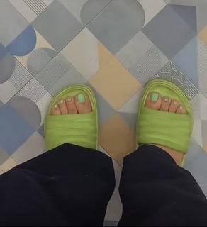 Geet Gambhir feet photo thumbnail