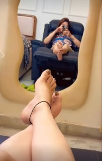 Geet Gambhir feet photo thumbnail