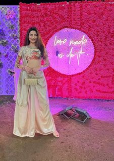 Geet Gambhir feet photo thumbnail