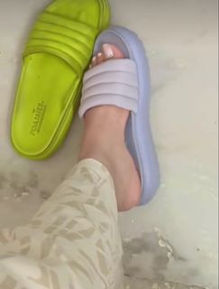 Geet Gambhir feet photo thumbnail