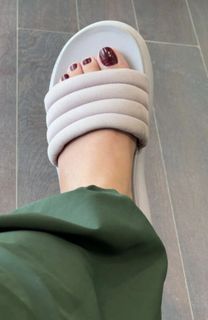 Geet Gambhir feet photo thumbnail