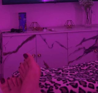 Geet Gambhir feet photo thumbnail