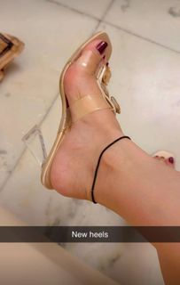 Geet Gambhir feet photo thumbnail