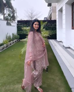 Geeta Basra feet photo 2