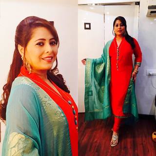 Geeta Kapoor feet photo 9