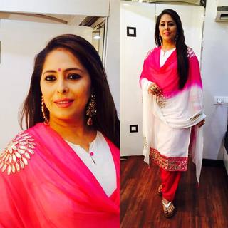 Geeta Kapoor feet photo 8