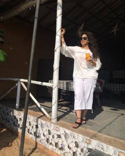 Geeta Kapoor feet photo 4