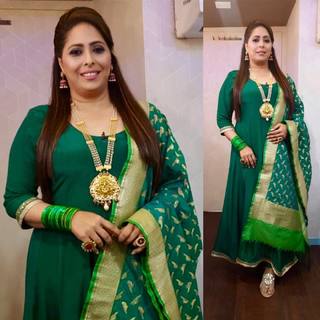Geeta Kapoor feet photo 12