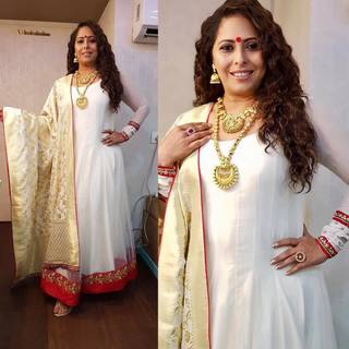 Geeta Kapoor feet photo 8
