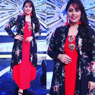Geeta Kapoor feet photo 11