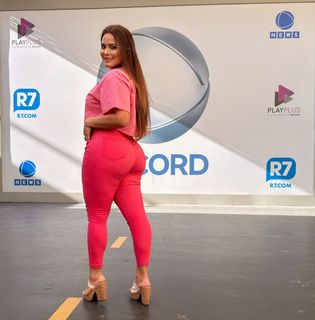 Geisy Arruda feet photo 1