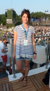 Gemma Arterton feet photo thumbnail