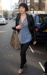 Gemma Arterton feet photo thumbnail