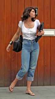 Gemma Arterton feet photo thumbnail