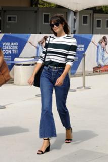 Gemma Arterton feet photo thumbnail