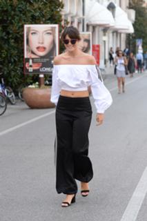 Gemma Arterton feet photo thumbnail