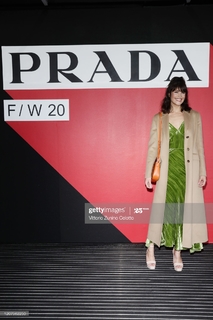 Gemma Arterton feet photo thumbnail