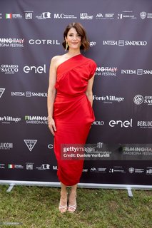 Gemma Arterton feet photo thumbnail