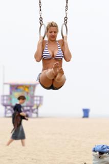 Gemma Atkinson feet photo thumbnail
