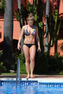 Gemma Atkinson feet photo thumbnail