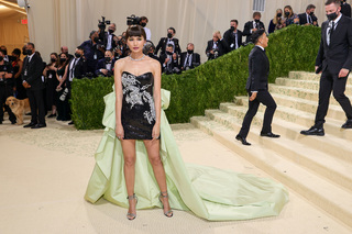 Gemma Chan feet photo thumbnail