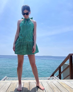 Gemma Chan feet photo thumbnail