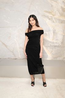 Gemma Chan feet photo thumbnail