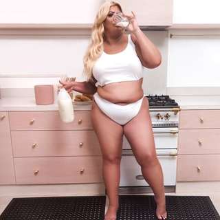 Gemma Collins feet photo 10
