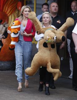 Gemma Merna feet photo thumbnail