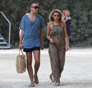 Gemma Merna feet photo thumbnail